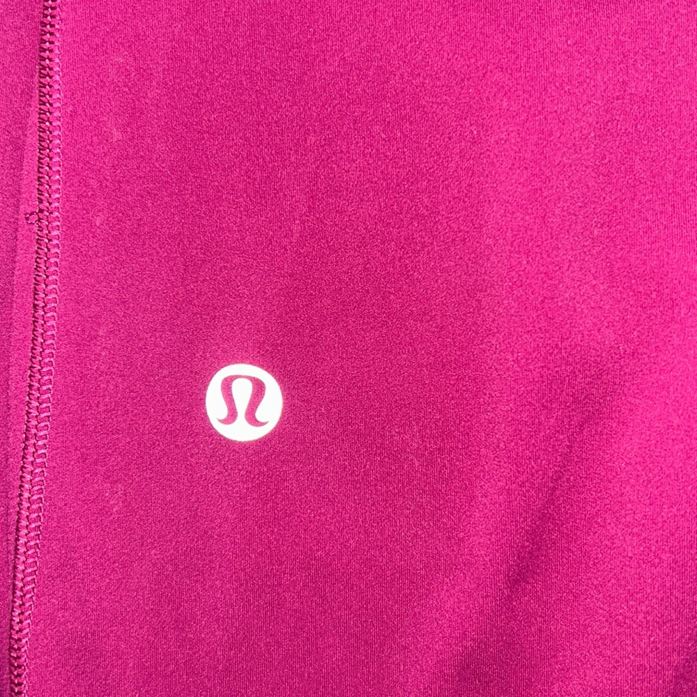 Lululemon leggings in Magenta